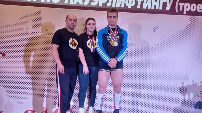 Блеснули силой в классическом троеборье