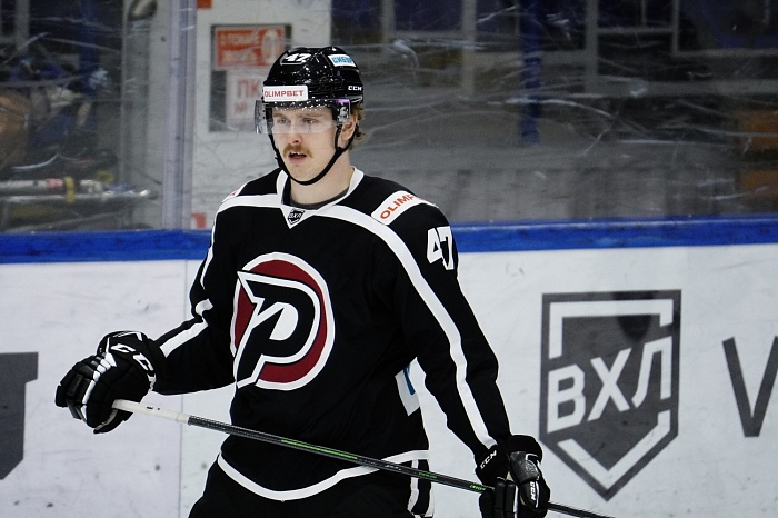 Нападающий хоккейного клуба «Рубин» Владимир Бобылёв: «Даже если я проиграю в драке, хочу получить удовольствие от поединка с равным соперником»