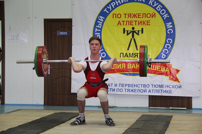 Поднимали штангу в честь мастера спорта СССР