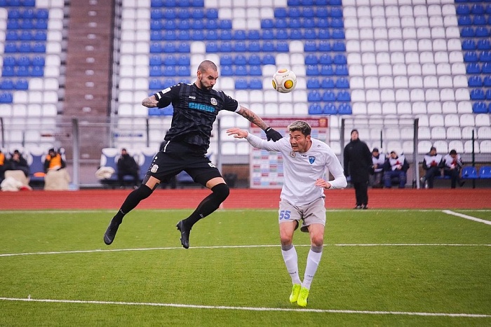 Проиграли в Хабаровске «воздух» и отдали мяч