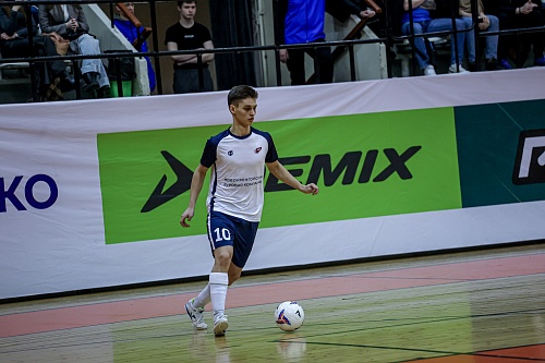 Новоуренгойские футзалисты разгромили команду из столицы Урала