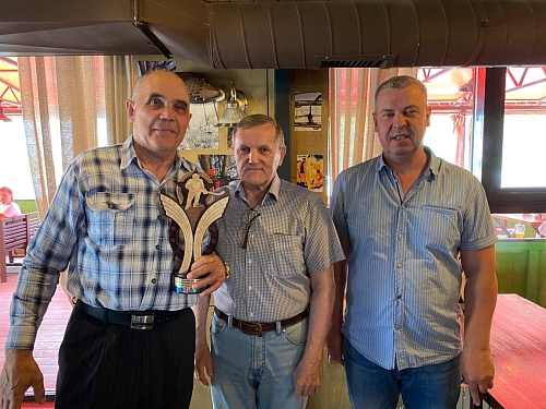 Ветерану тюменского хоккея Николаю Корноухову исполнилось 75 лет!