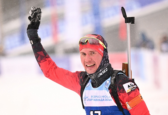 Биатлонисты в Златоусте бились за награды под снегопадом: Эдуард Латыпов не попал в тройку призёров, а преуспели Евгений Сидоров, Антон Смольский и Василий Томшин