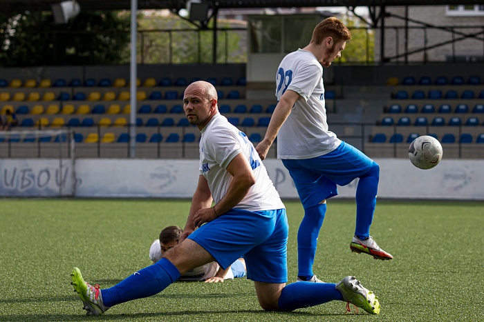 «Газпромбанк» поднялся на первое место в чемпионате Тюмени по футболу