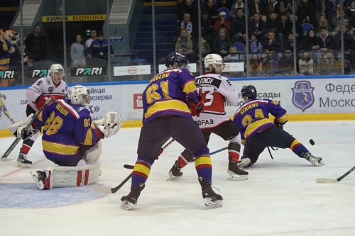 Полуфинал хоккейного Кубка Петрова радует болельщиков обилием голов