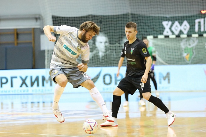 Мини-футбольный клуб «Тюмень» с помощью игры «5 на 4» снял проклятие «Мещерского»