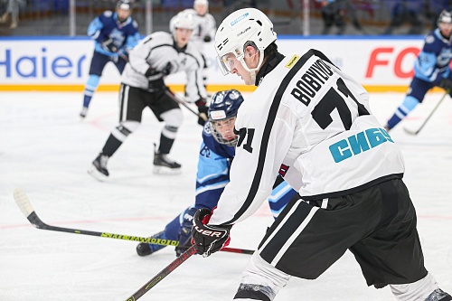 Хоккейная команда «Тюменский Легион» проиграла в Новосибирске