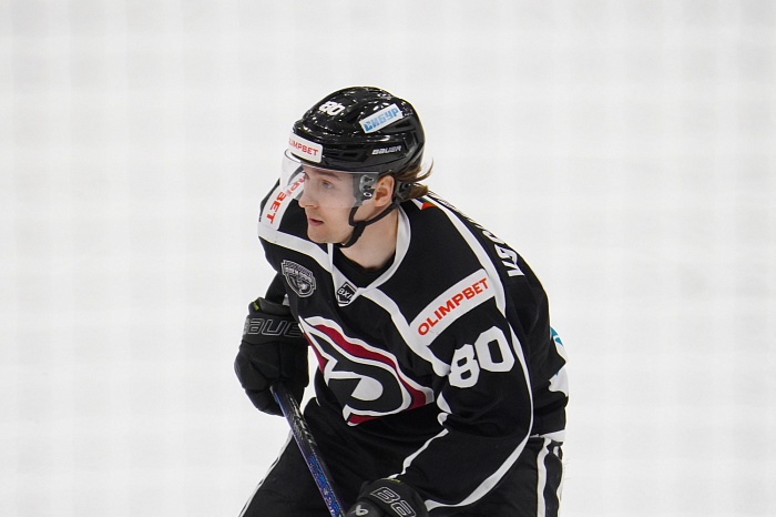 Нападающий хоккейного клуба «Рубин» Кирилл Кошурников: «Наперёд всё знать невозможно, но мы были уверены, что закончим серию дома: к другому и не готовились»