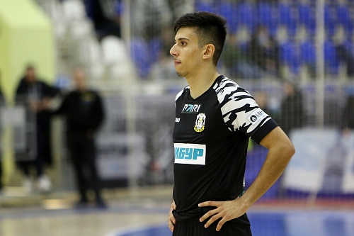 Защитник мини-футбольного клуба «Тюмень» Жоао Силвейра: «Есть возможность – надо бить, неважно, какая дистанция»