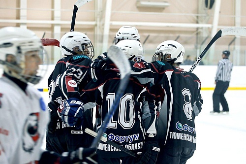 Тюменский защитник лихачит в атаке