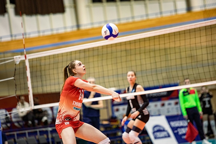 Волейболистки «Тюмени» с поражения начали тур в Омске