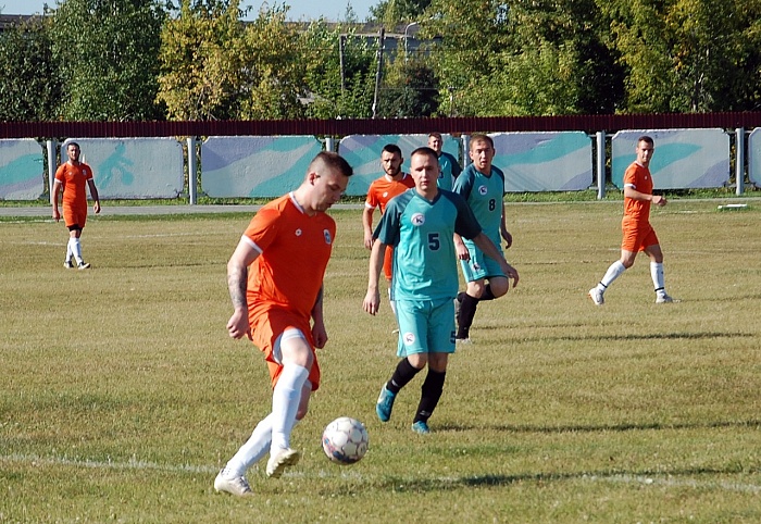 Омутинский «Рубин» дома уступил футболистам «Кристалла» из Юргинского