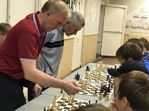 Ветераны провели сеанс одновременной игры