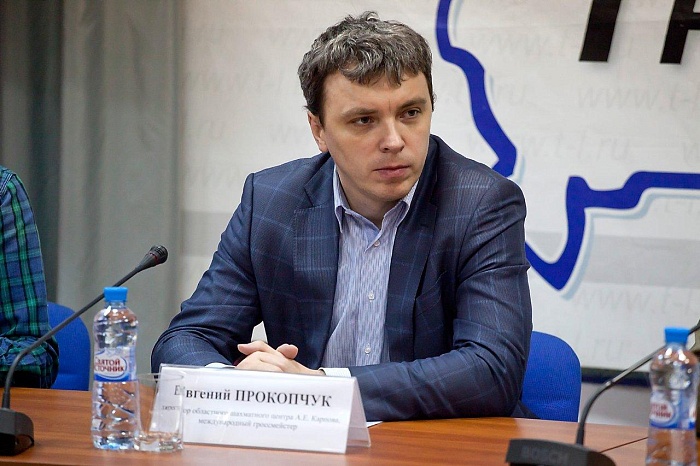 Гроссмейстер Евгений Прокопчук, возглавляющий региональный Центр Анатолия Карпова. Фото Александра ЗЫРЯНОВА