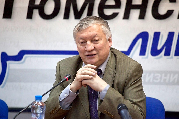 Депутат Государственной Думы РФ от Тюменской области и 12-й чемпион мира по шахматам Анатолий Карпов. Фото Александра ЗЫРЯНОВА