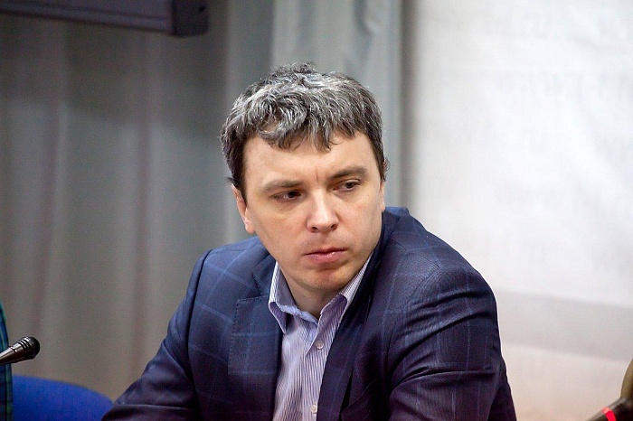 Гроссмейстер Евгений Прокопчук, возглавляющий региональный Центр Анатолия Карпова. Фото Александра ЗЫРЯНОВА