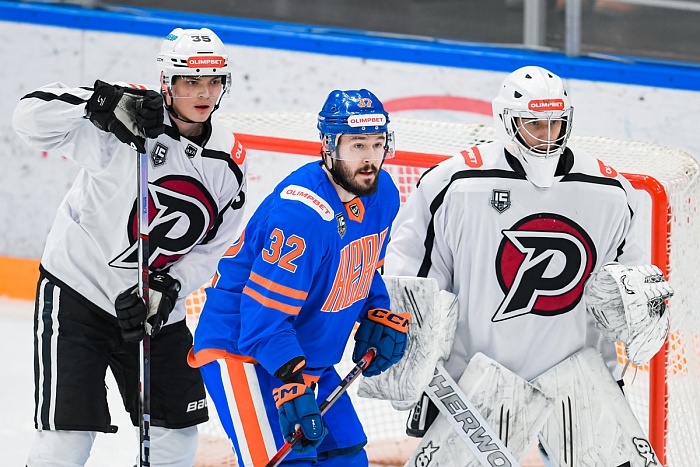 Вратарь хоккейного клуба «Рубин» Егор Громовик стал лучшим новичком ВХЛ