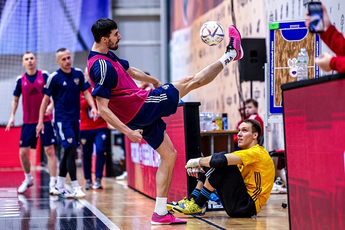 Гол игрока мини-футбольного клуба «Тюмень» Артёма Антошкина помог россиянам одолеть сборную Узбекистана