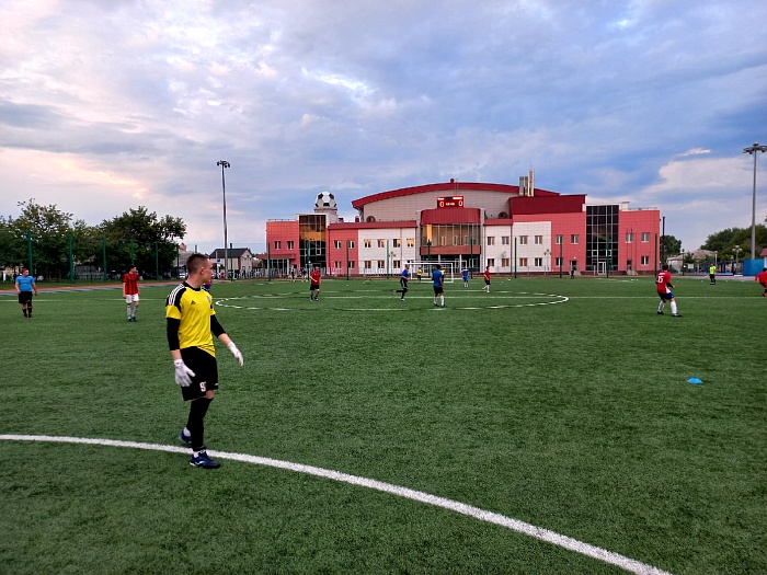 Хет-трик  Дмитрия Семикина привёл «Бутсу» к победе над «Бинуром» в чемпионате Ишима по футболу