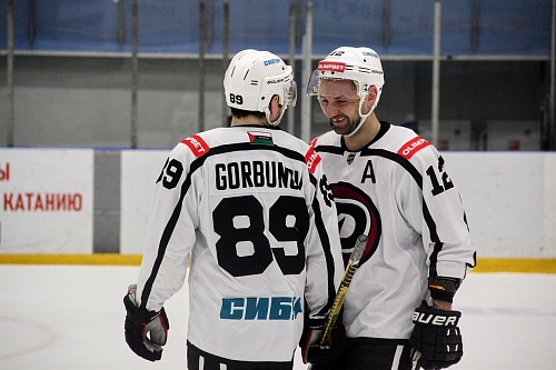 Хоккеисты тюменского «Рубина» сразятся в Перми за место на вершине таблицы