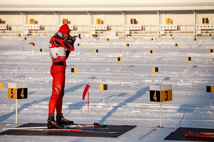 Выиграл Хрустальный глобус в биатлоне