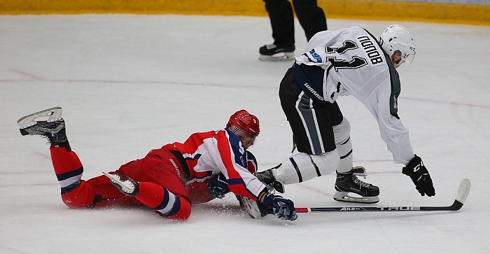 Егор Попов: «Стали отвечать на провокации и пропустили две шайбы»