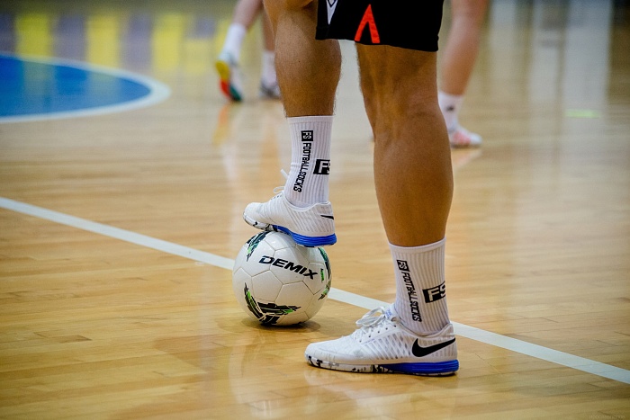 В чемпионате Тобольска по мини-футболу сменился лидер