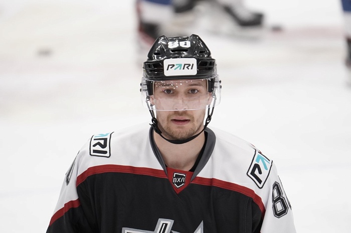 Игрок хоккейного клуба «Рубин» Кирилл Кошурников: «О рождении дочери узнал до игры в Барнауле»