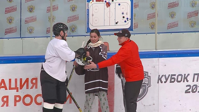 Екатерина Морганова на день стала игроком ХК «Рубин» (ВИДЕО)