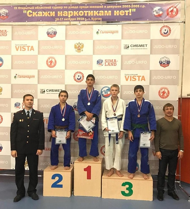 Из Кургана привезли две бронзы