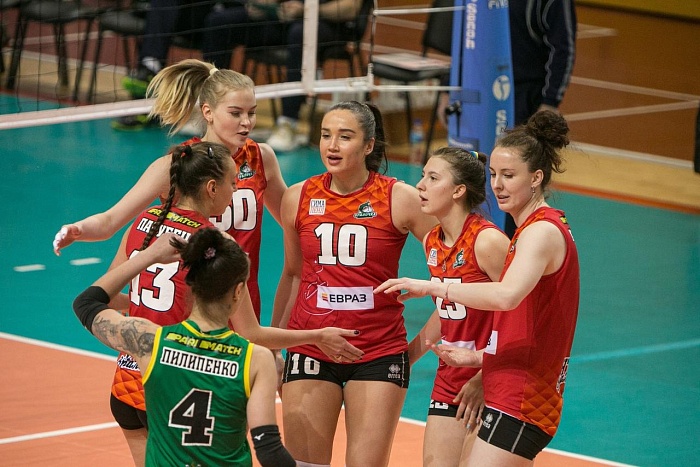 Котова встретит Новый год в тройке