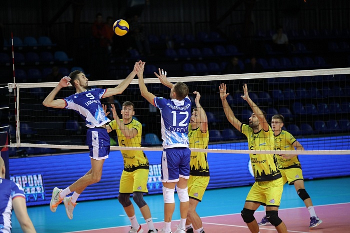 Максим Сапожков не дал шансов сургутской команде