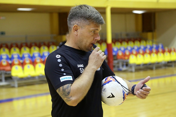 Наставник мини-футбольного клуба «Тюмень» Сергей Чухрий: «В субботу никому не дадим паузы, «5 вёрст» побегут все игроки и тренеры»