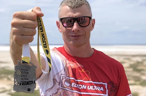 Пробежал ультрамарафон у Эльтона