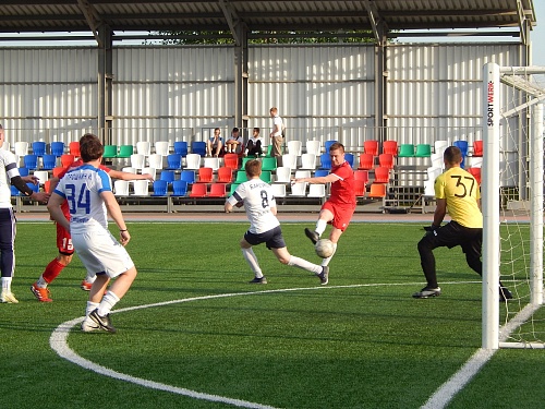 Два голевых паса Дмитрия Семикина помогли «Спортшколе» одолеть «легионеров»