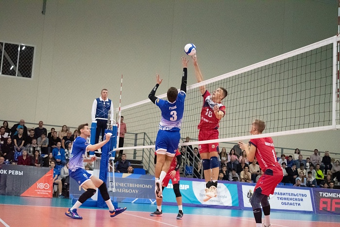 Начали чемпионат с поражения — волейболисты «Тюмени» проиграли в первом домашнем матче
