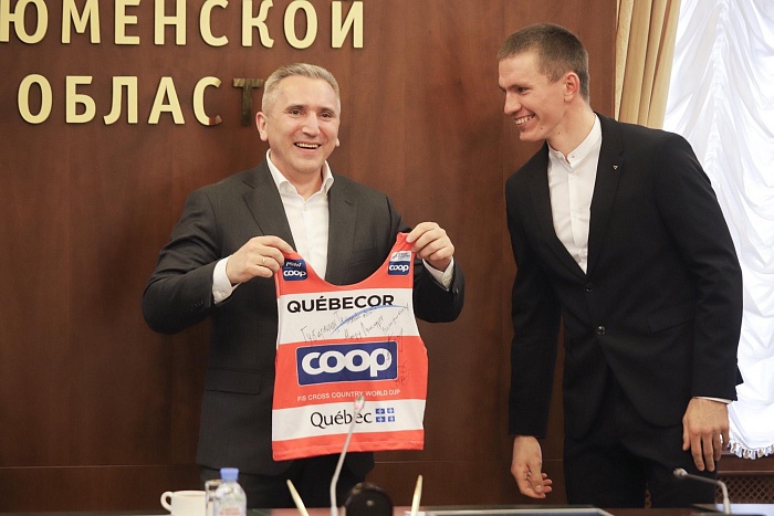 Александр Моор наградил лучших лыжников региона и получил красную майку лидера от Большунова  (ВИДЕО, ФОТО)