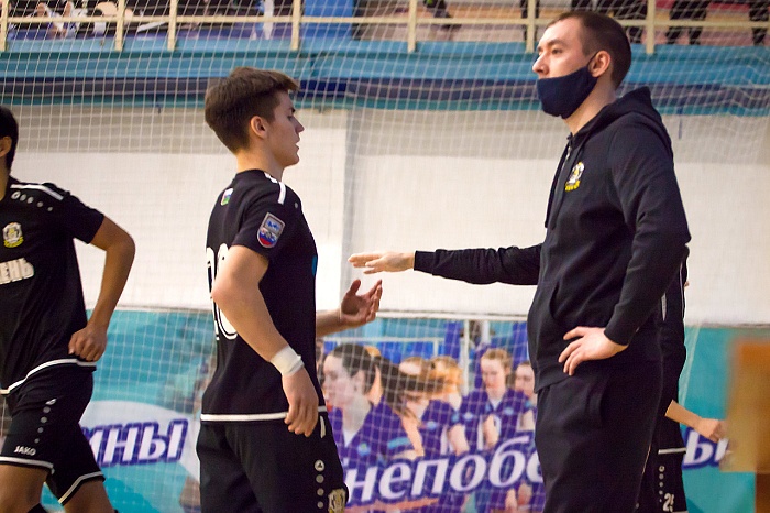 Воспитанники Ильдара Нугуманова грохнули уральскую команду