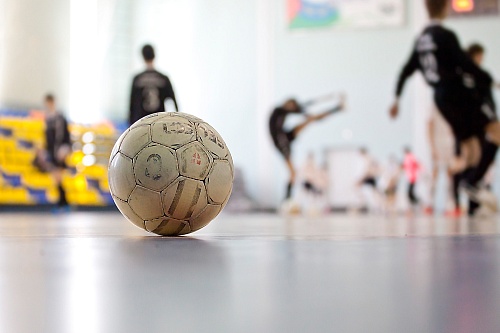 В Ялуторовске удачно сыграли МФК «Надым» и «Аят» из Рудного, которые выбились в лидеры открытого Кубка Тюменской области по мини-футболу среди юношей