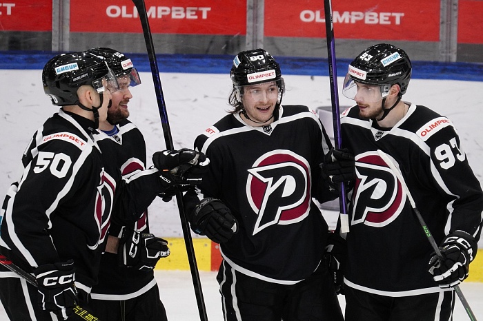 Хоккейный клуб «Рубин» в предновогоднем матче обыграл соперника из Альметьевска!