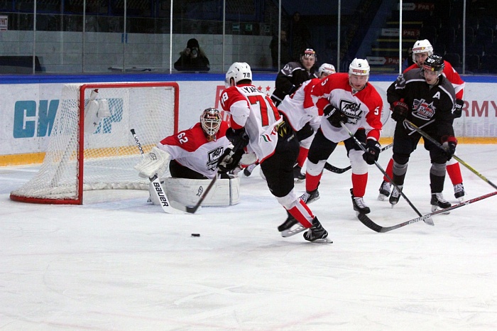 «Нефтяник» собирает крутую дружину