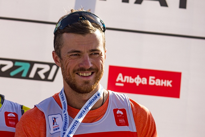 Чемпион мира по биатлону Антон Бабиков: «Нам без разницы, в каких условиях тренироваться. Главное, что выполнили программу и нагуляли аппетит»