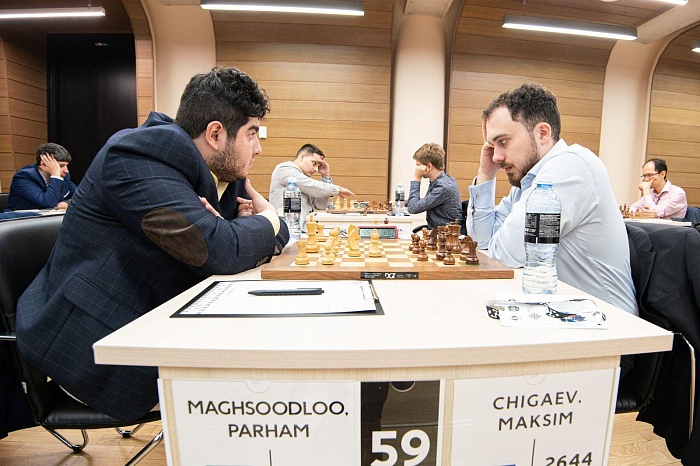 Всех сокрушил в праздничном блице