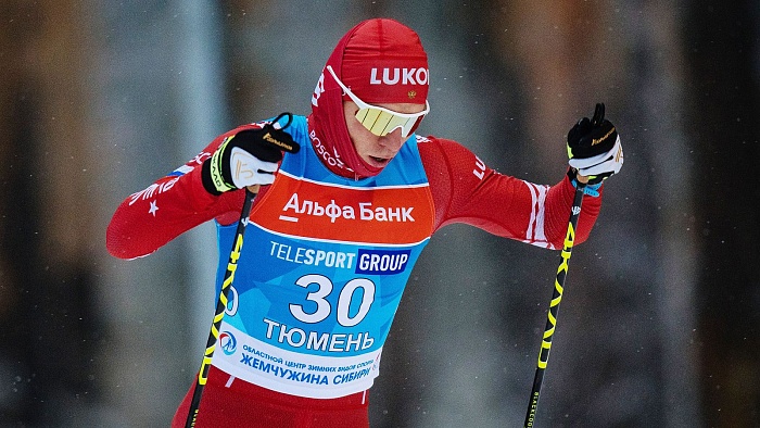 Скиатлон на этапе Кубка России по лыжным гонкам выиграл Александр Большунов