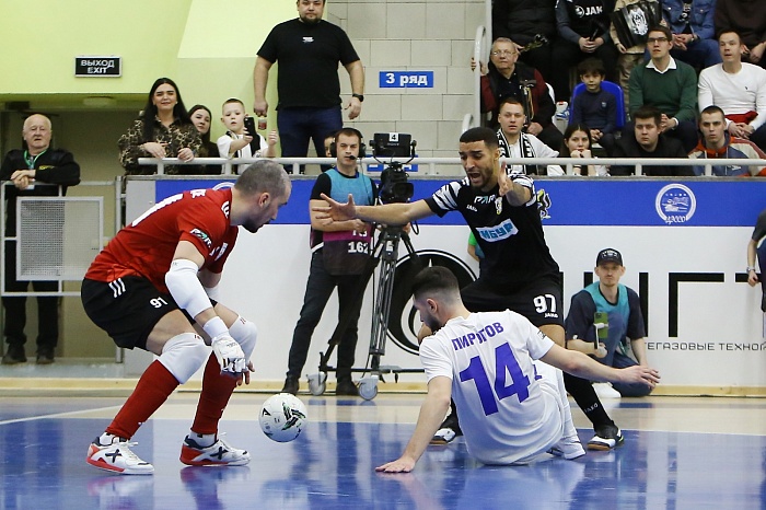 Футзальный спектакль в исполнении мини-футбольных клубов «Тюмень» и «Газпром-Югра»: от «всё пропало» до «а, может быть, ничья?»