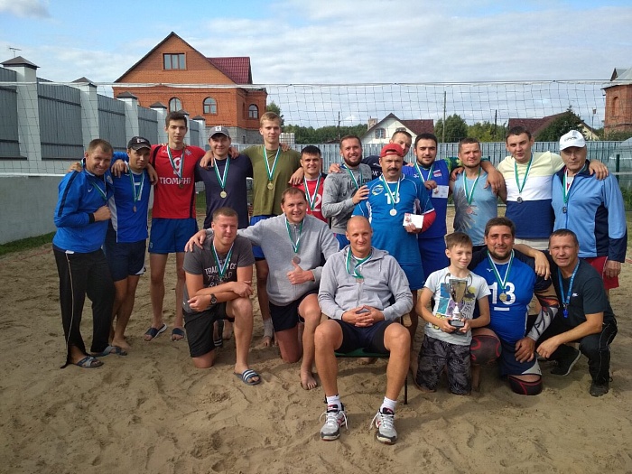 Провели волейбольный турнир на воздухе