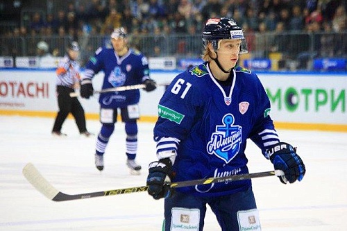 Александр Горшков забросил первую шайбу «Адмирала»