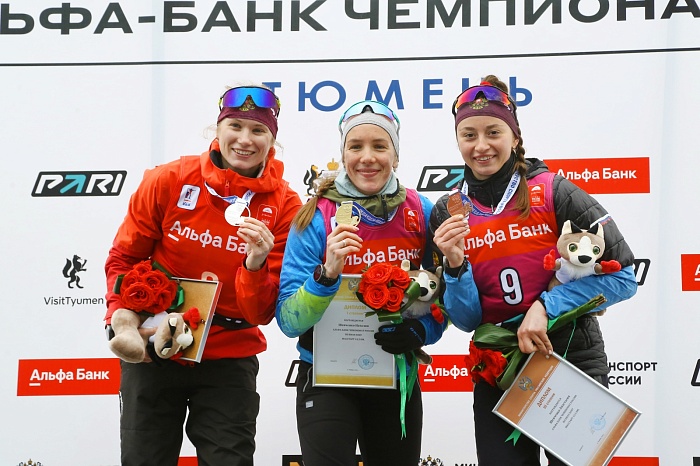 Уральский триумф в женском масс-старте чемпионата России по биатлону: Наталия Шевченко снова чемпионка, Казакевич почти справилась со стрельбой, Анастасия Шевченко удержала бронзу