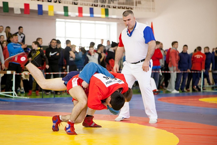 В Саратове выиграл пять схваток