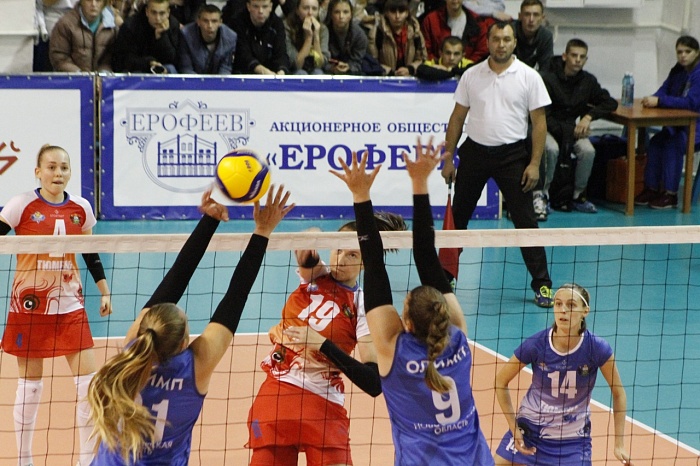 В первой игре тура волейболистки команды «Тюмень-Прибой» уступили соперницам из Челябинска